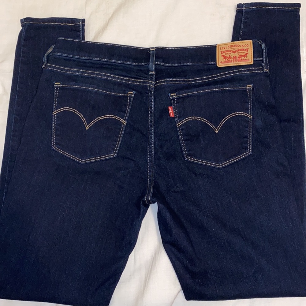 Women Levi’s jeans - Picture 2 of 4